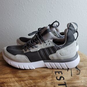 Cu4tro striker gray on gray sneakers